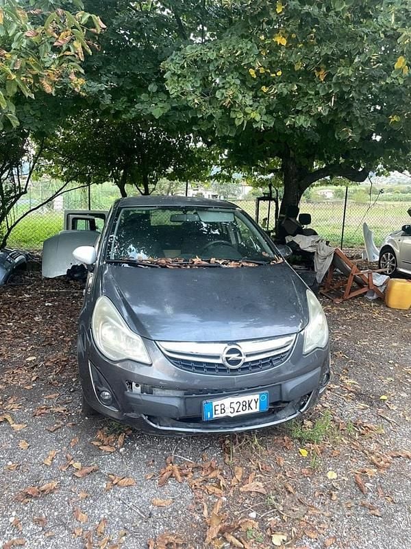 Usata Opel Corsa 80 CV (58 kW) 2009 Utilitaria