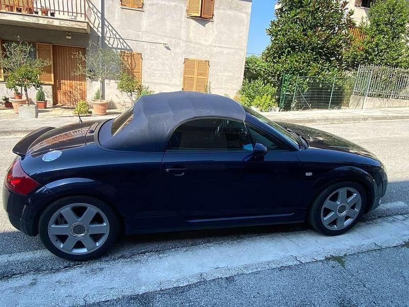 Usata Audi TT Roadster Ambiente 224 CV (164 kW) 2003 Blu/azzurro Cabrio