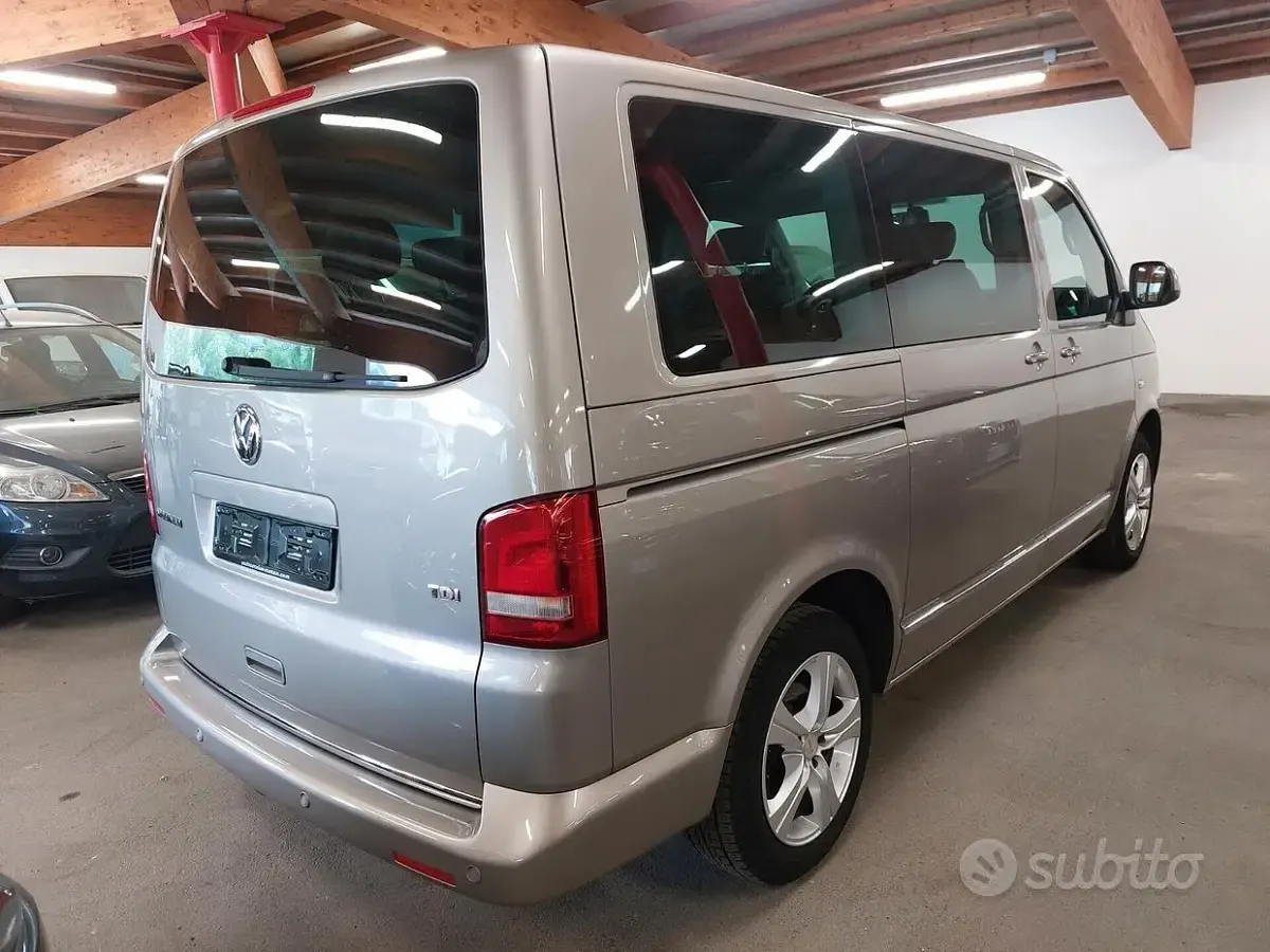 Usata VW Multivan 180 CV (132 kW) 2010 Grigio Monovolume