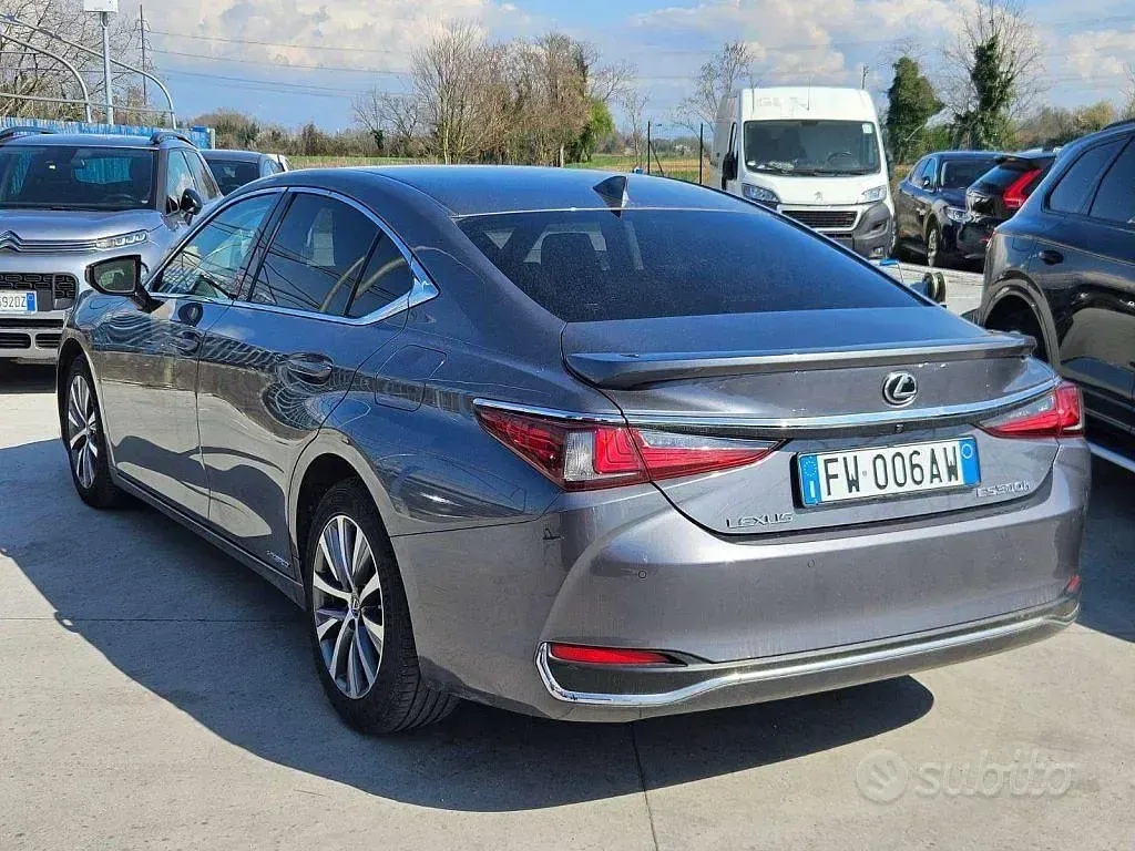 Usata Lexus ES300H Business Edition 178 CV (130 kW) 2019 Grigio Berlina