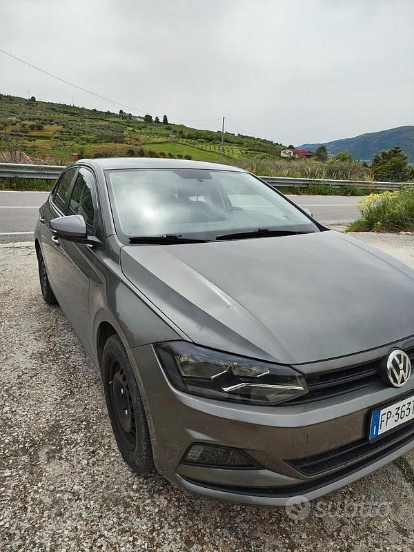 Usata VW Polo Trendline 80 CV (58 kW) 2018 Grigio Utilitaria