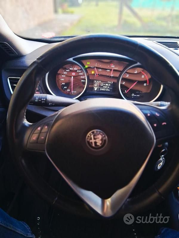 Usata Alfa Romeo Giulietta Business 120 CV (88 kW) 2016 Nero Utilitaria