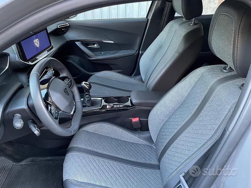 Usata Peugeot 2008 101 CV (74 kW) 2024 Grigio SUV