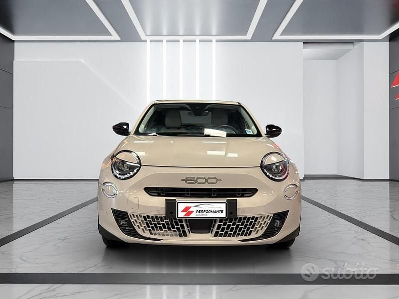 Usata Fiat 600 La Prima 145 CV (106 kW) 2025 Marrone SUV