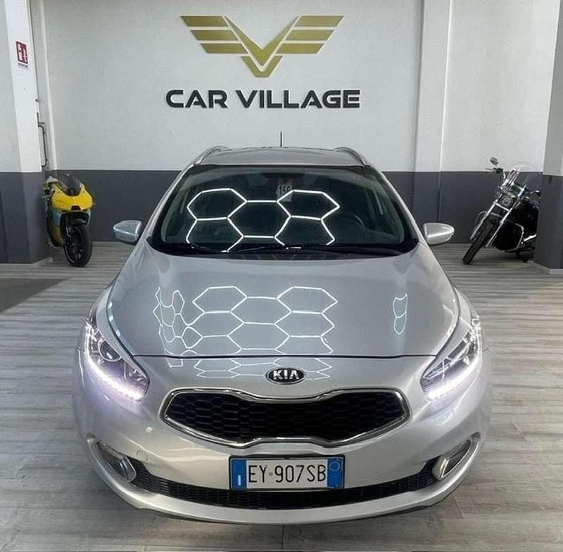 Argento Usata 2015 Kia Ceed Sportswagon Station wagon | 4000 € (Super prezzo) - Immagine 1/4