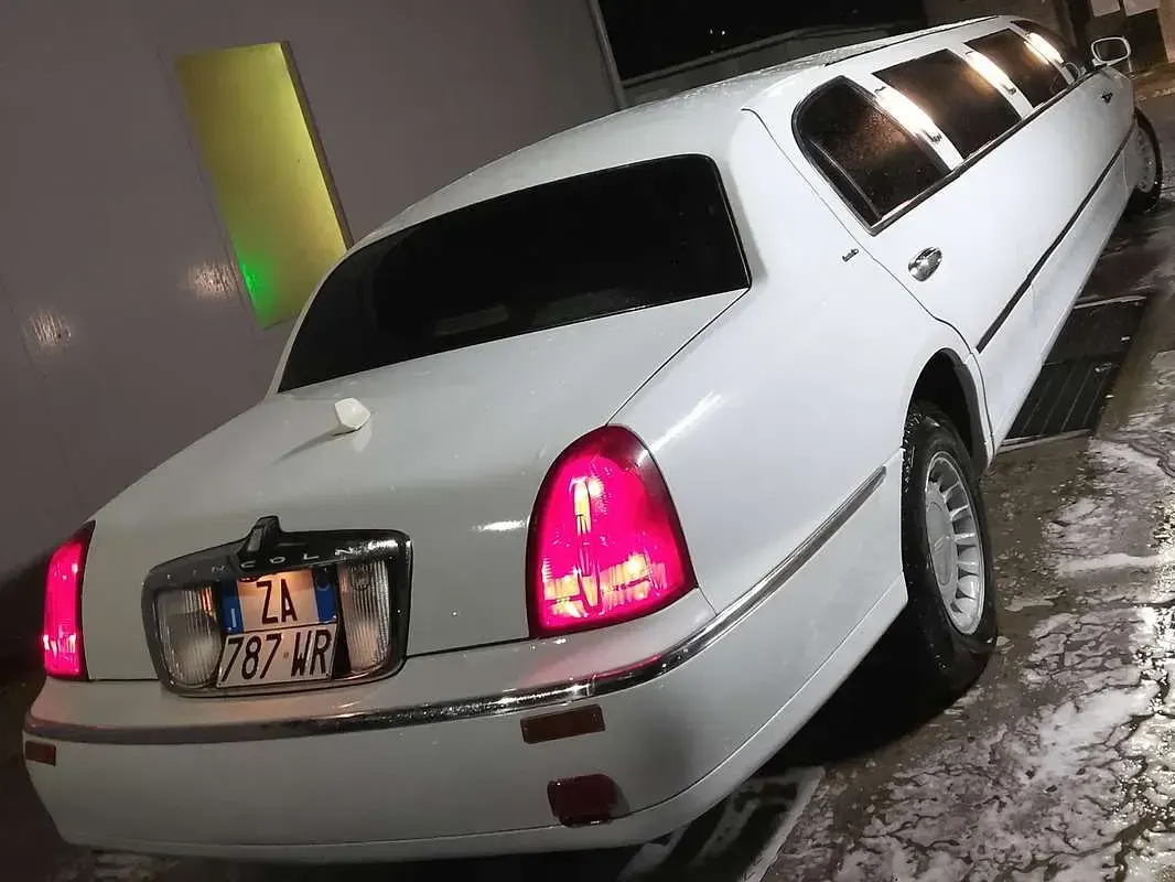 Usata Lincoln Town Car 203 CV (149 kW) 2010 Bianco Berlina