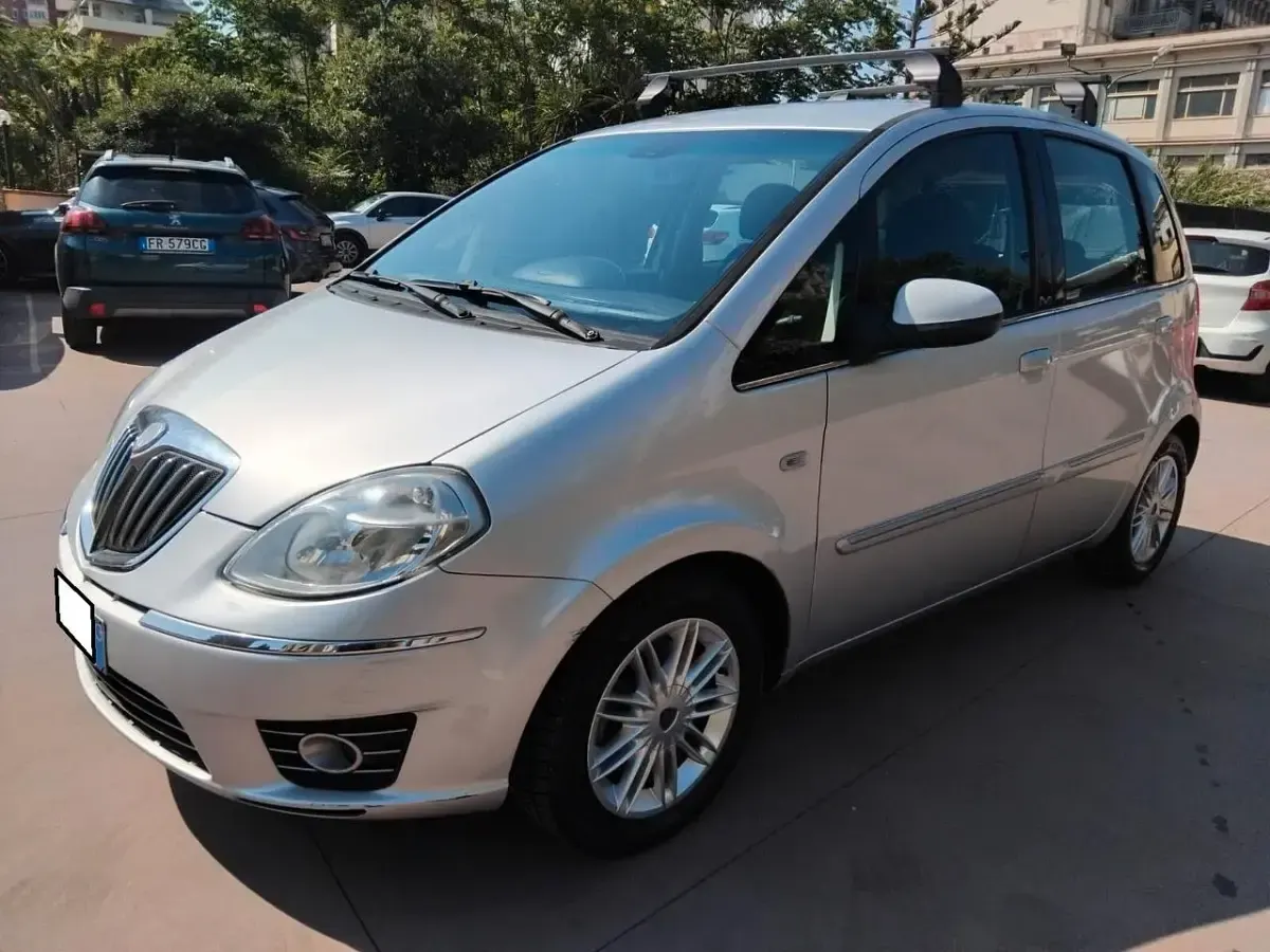 Usata Lancia Musa 95 CV (69 kW) 2011 Argento Monovolume