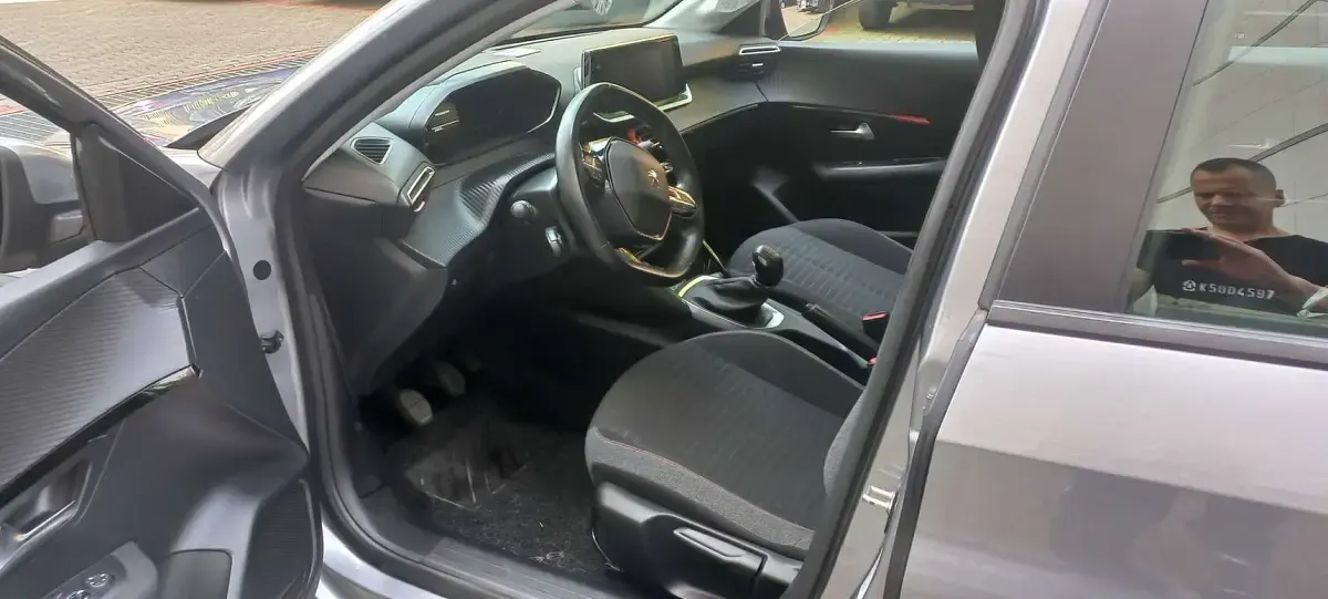 Usata Peugeot 208 Active 75 CV (55 kW) 2020 Grigio Utilitaria