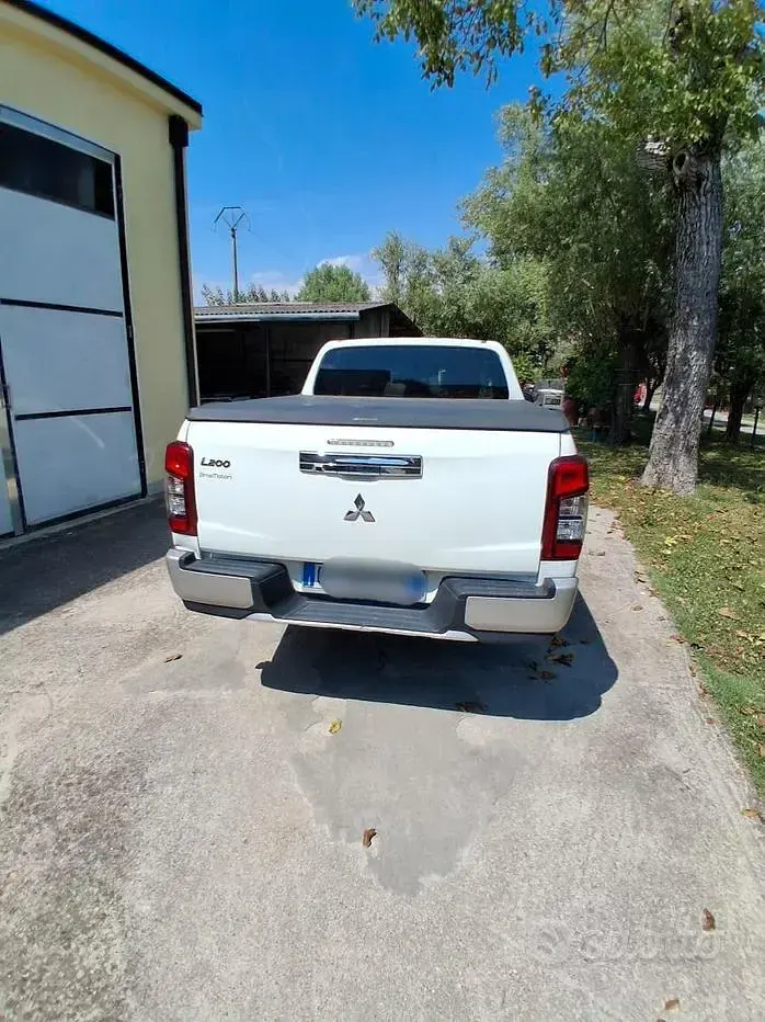 Usata Mitsubishi L200 150 CV (110 kW) 2022 Bianco Pick-up