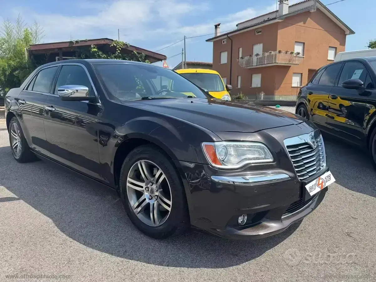 Usata Lancia Thema Platinum 190 CV (139 kW) 2013 Marrone Berlina