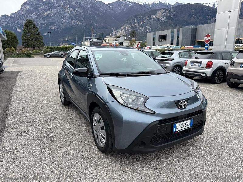 Usata Toyota Aygo X Active 72 CV (52 kW) 2025 Grigio SUV