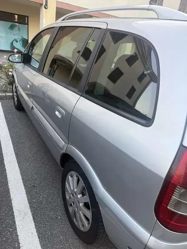 Usata Opel Zafira Elegance 101 CV (74 kW) 2004 Monovolume