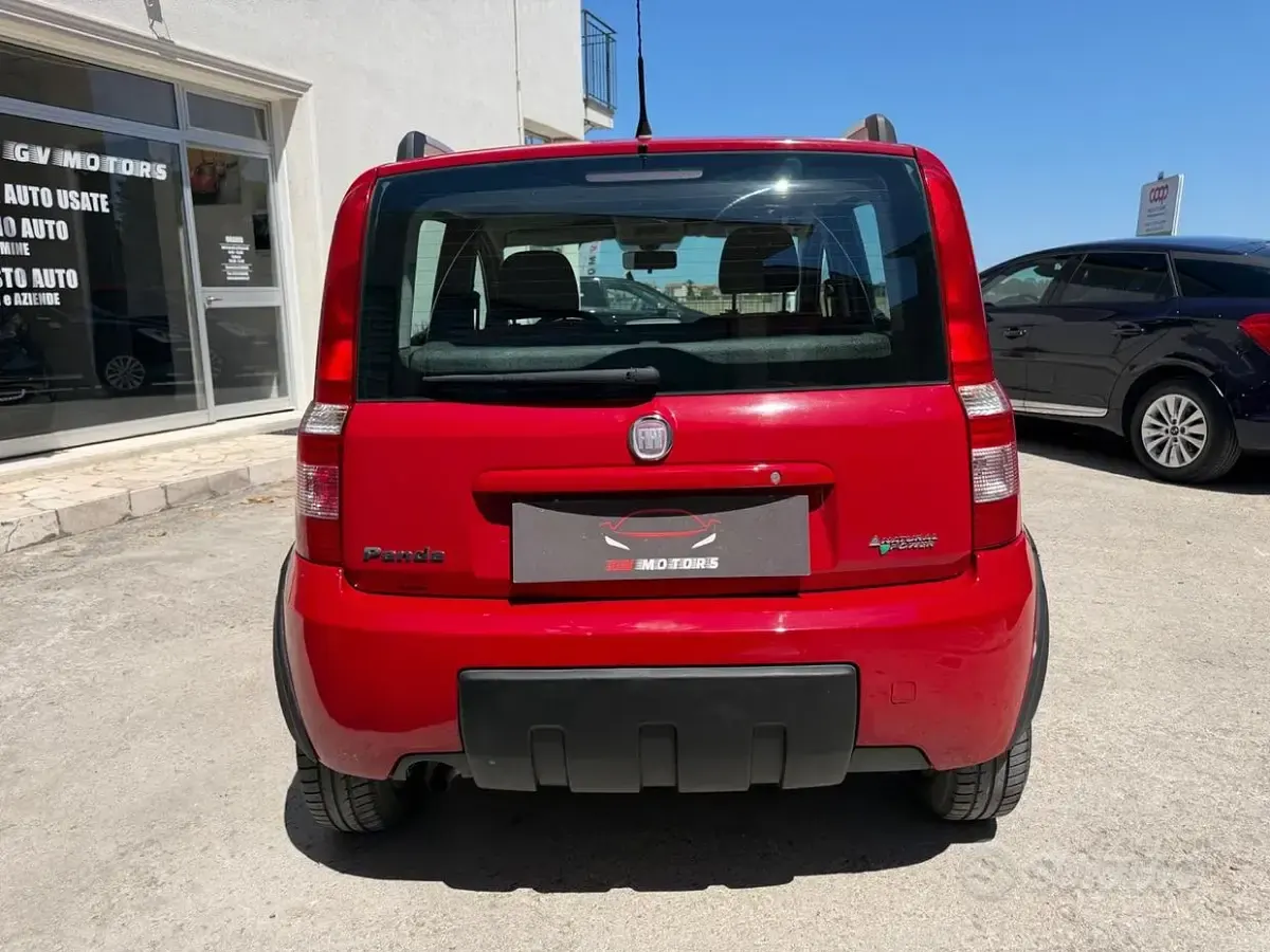 Usata Fiat Panda Climbing 69 CV (50 kW) 2011 Rosso Utilitaria