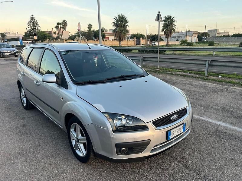 Usata Ford Focus Ghia 90 CV (66 kW) 2006 Argento Station wagon