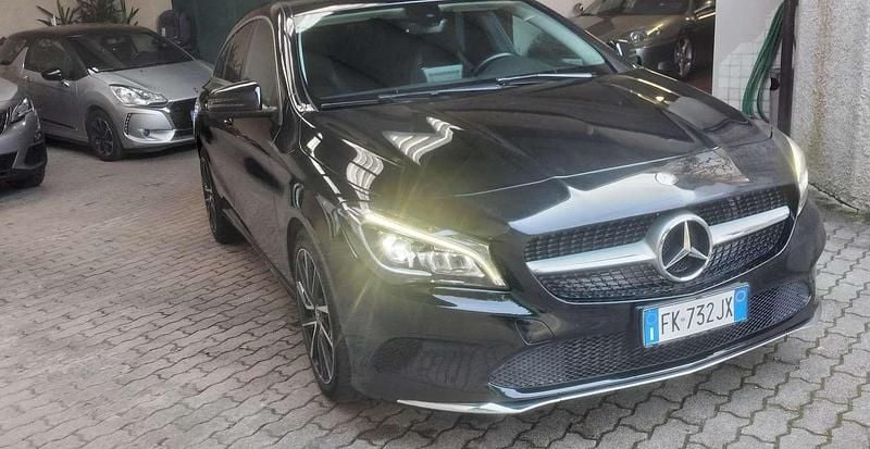 Usata Mercedes CLA200 Shooting Brake 136 CV (100 kW) 2017 Nero Station wagon