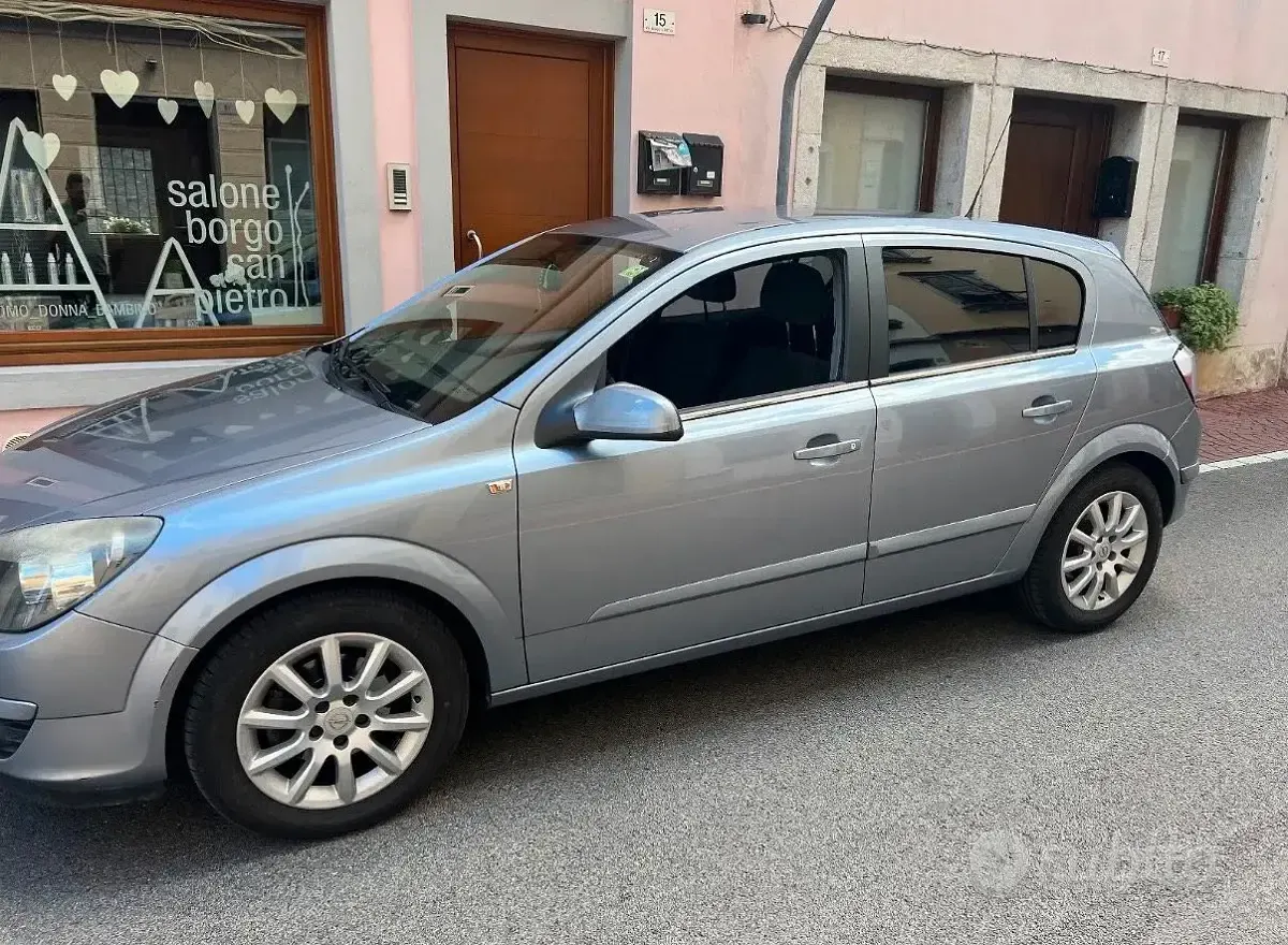Usata Opel Astra 110 CV (80 kW) 2004 Grigio Berlina