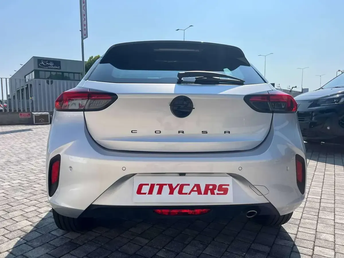 Usata Opel Corsa 101 CV (74 kW) 2025 Argento Utilitaria