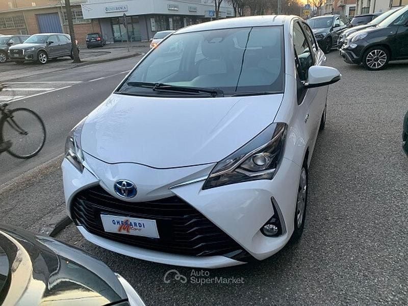 Usata Toyota Yaris Hybrid Business Edition 92 CV (67 kW) 2020 Bianco Berlina