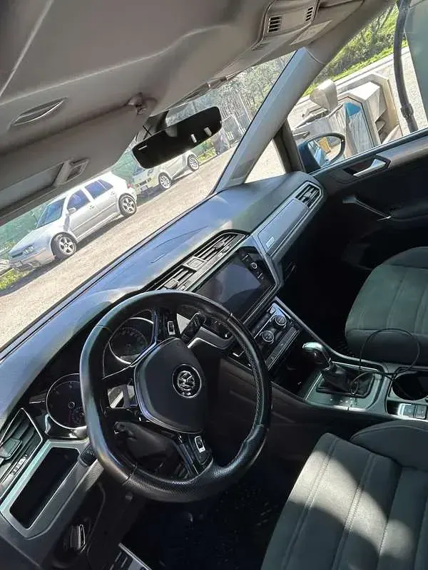 Usado VW Touran Highline 140 CV (102 kW) 2018 Monovolumen