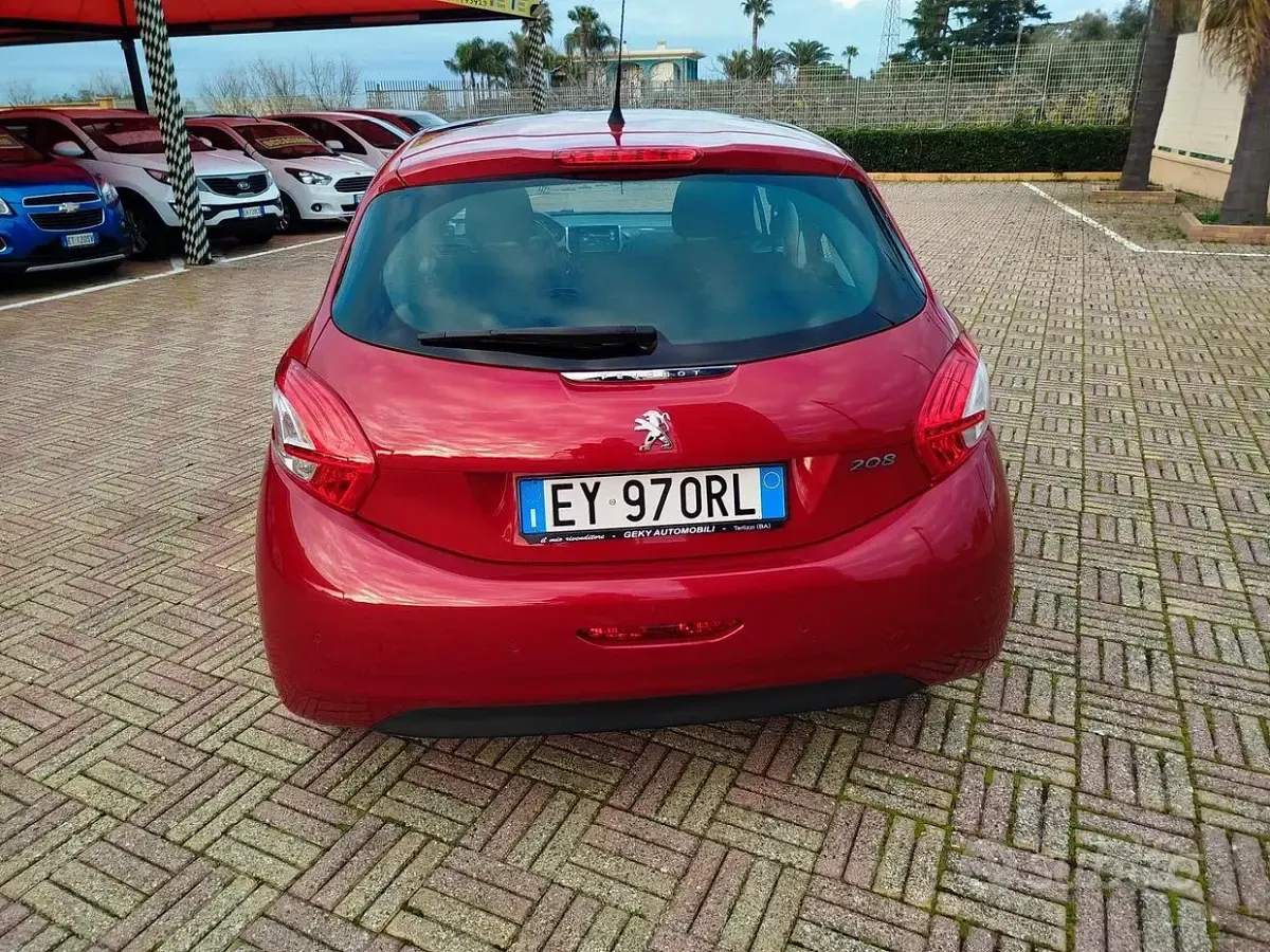 Usata Peugeot 208 Allure 91 CV (66 kW) 2015 Marrone Utilitaria