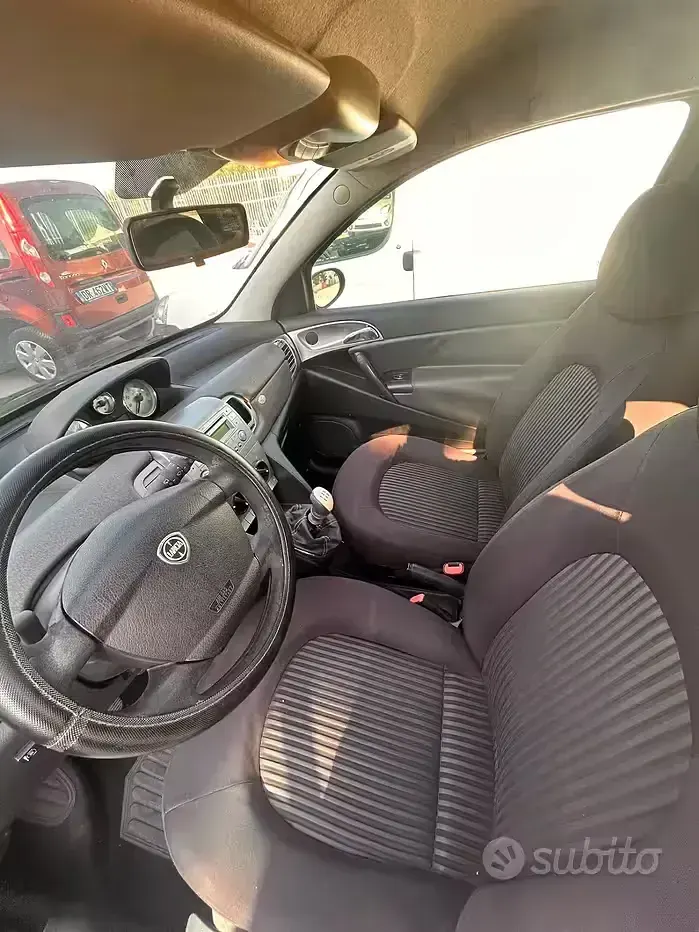 Usata Lancia Ypsilon 77 CV (56 kW) 2009 Beige Utilitaria