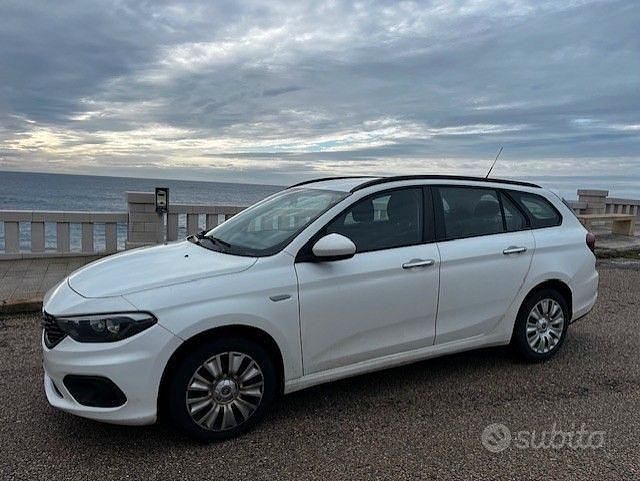 Usata Fiat Tipo Easy 120 CV (88 kW) 2019 Bianco Station wagon