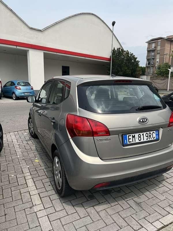 Usata Kia Venga Active 90 CV (66 kW) 2012 Utilitaria