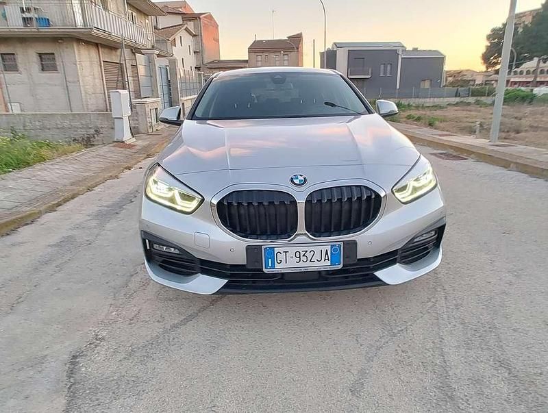 Usata BMW 118 Advantage 150 CV (110 kW) 2020 Argento Utilitaria