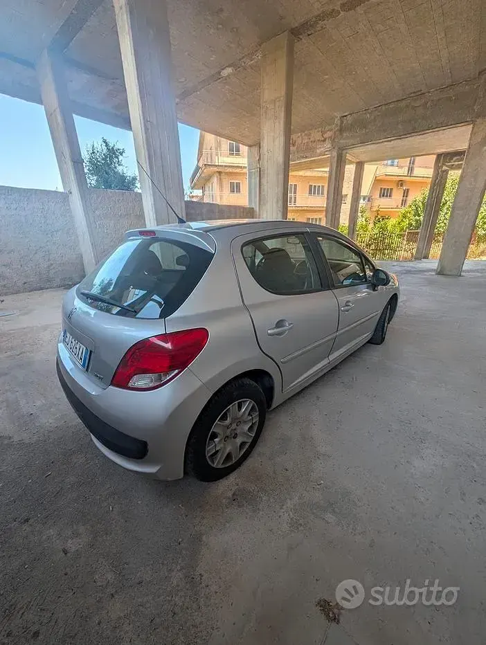 Usata Peugeot 207 68 CV (50 kW) 2011 Grigio Berlina