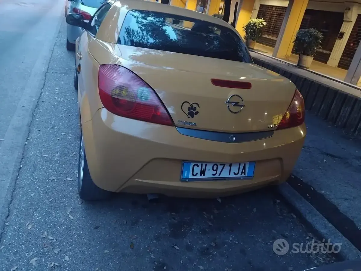 Usata Opel Tigra 69 CV (50 kW) 2005 Giallo Cabrio