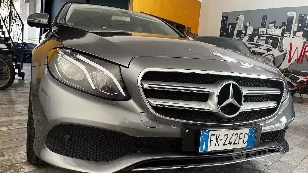 Usata Mercedes E220 194 CV (142 kW) 2017 Grigio Berlina