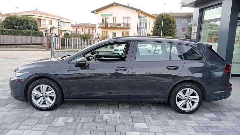 Usata VW Golf VIII Life 116 CV (85 kW) 2022 Grigio Station wagon
