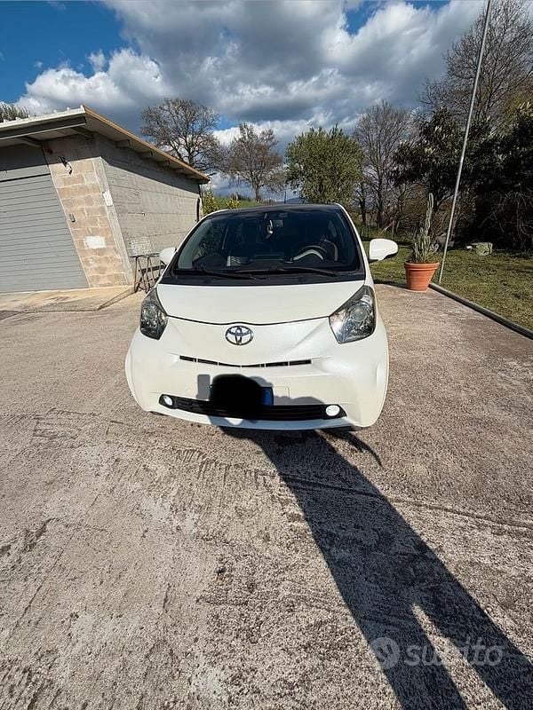 Usata Toyota iQ 90 CV (66 kW) 2010 Bianco Utilitaria