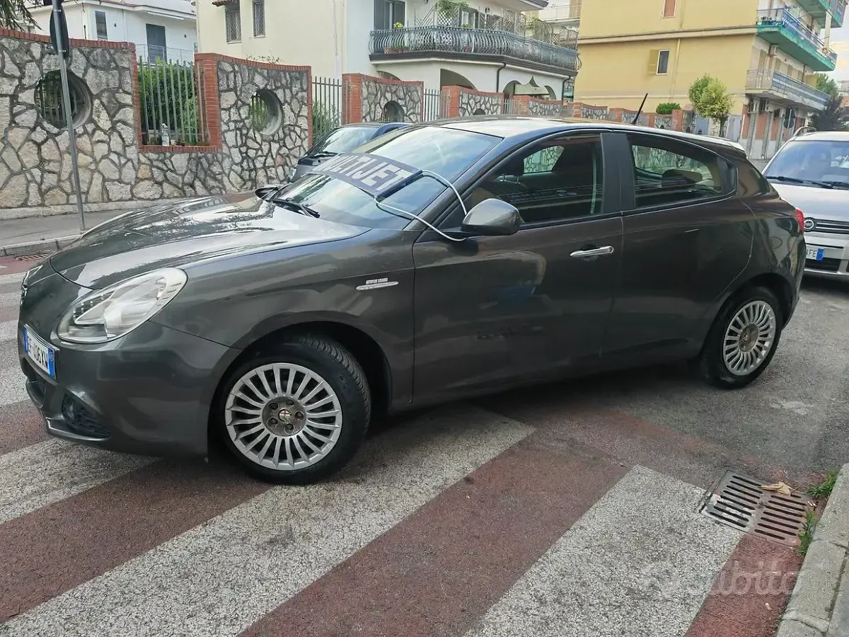 Usata Alfa Romeo Giulietta Progression 105 CV (77 kW) 2011 Grigio Utilitaria