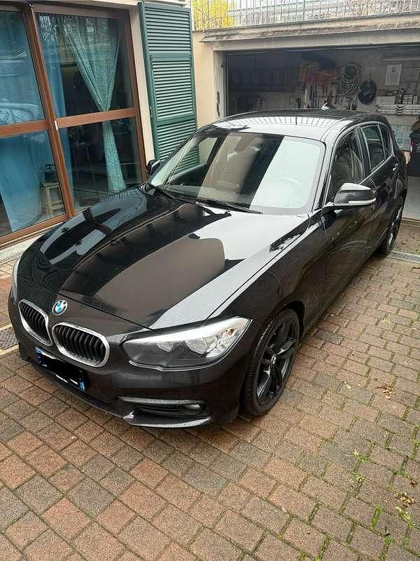 Usado BMW 118 150 CV (110 kW) 2019 Negro Utilitario