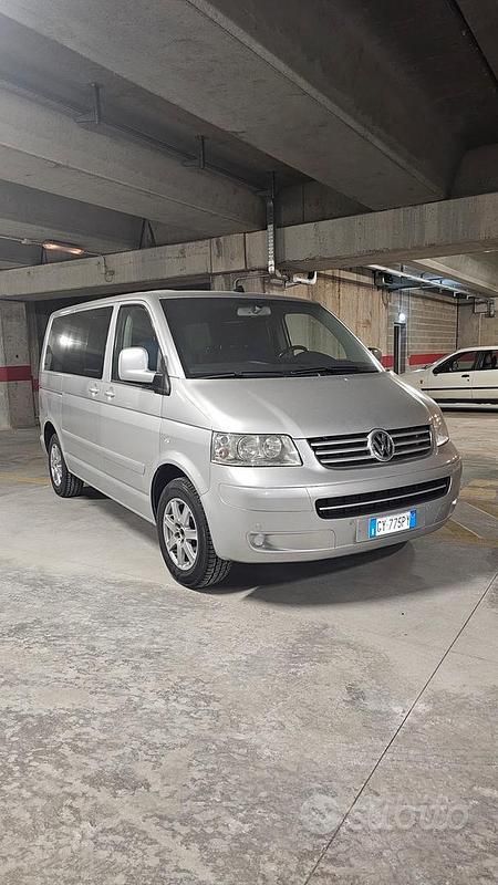 Usata 2004 VW Multivan Furgone | 11.800 € (Buon prezzo) - Immagine 1/4
