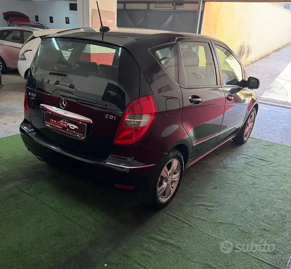 Usata Mercedes A180 Avantgarde 109 CV (80 kW) 2011 Nero Utilitaria