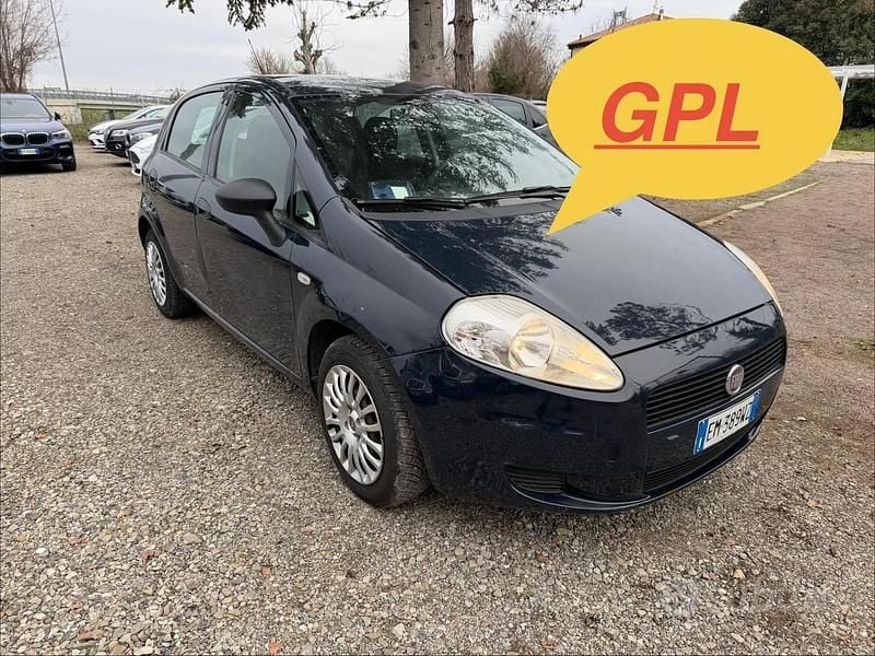 Blu Usata 2012 Fiat Punto Lounge Tre volumi | 5300 € (Buon prezzo) - Immagine 1/4