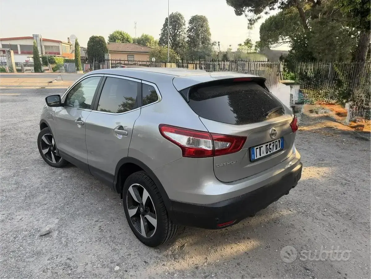 Usata Nissan Qashqai 116 CV (85 kW) 2016 Grigio SUV