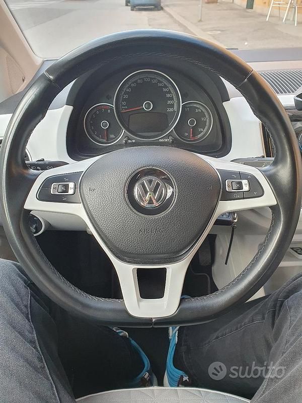Usata VW up! Beats 60 CV (44 kW) 2018 Bianco Utilitaria
