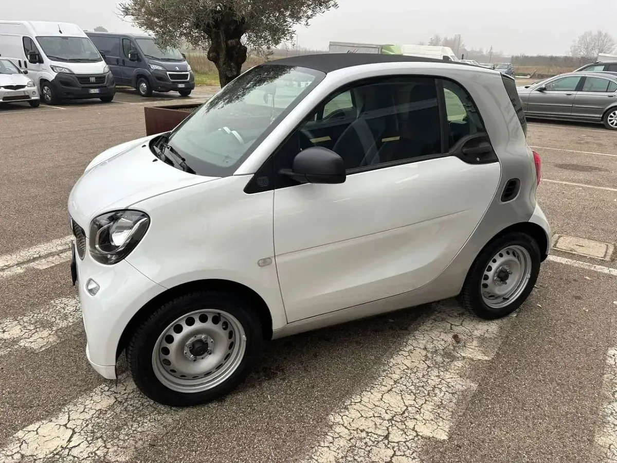 Usata Smart ForTwo Electric Drive Prime 41 kW (56 CV) 2019 Bianco Utilitaria