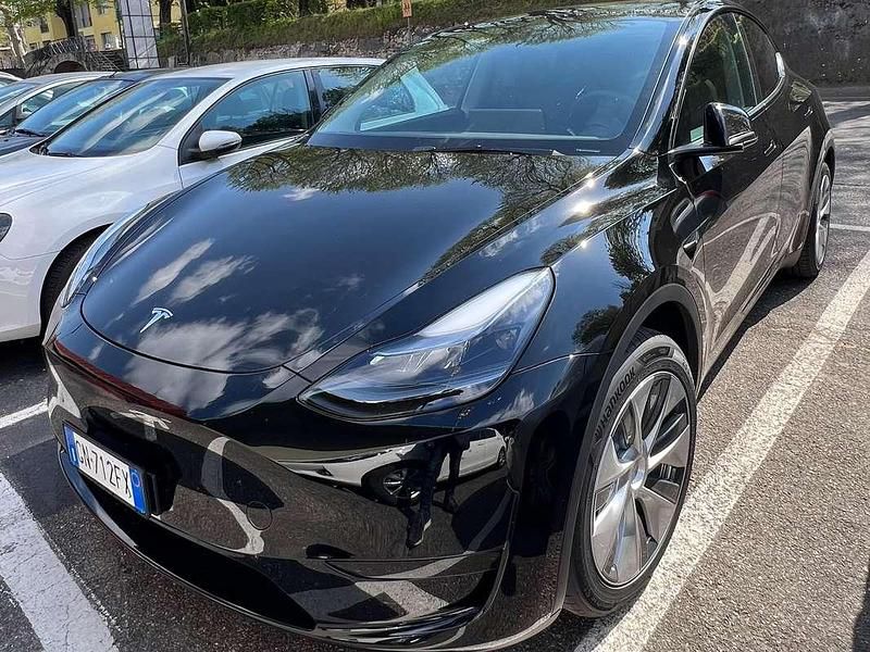 Usata Tesla Model Y RWD 88 kW (120 CV) 2023 Nero SUV