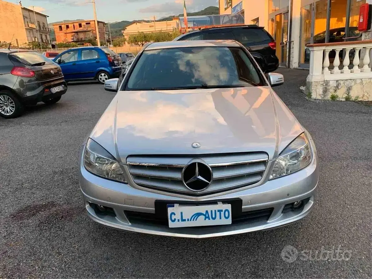 Usata Mercedes C180 120 CV (88 kW) 2011 Grigio Berlina