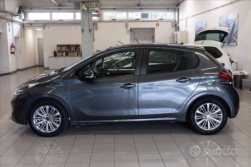 Usata Peugeot 208 Allure 82 CV (60 kW) 2017 Grigio Utilitaria