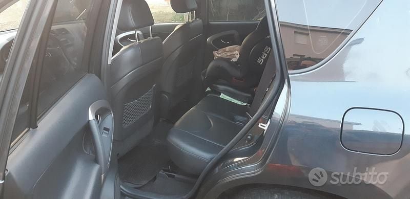 Usata Toyota RAV4 136 CV (100 kW) 2008 Grigio SUV