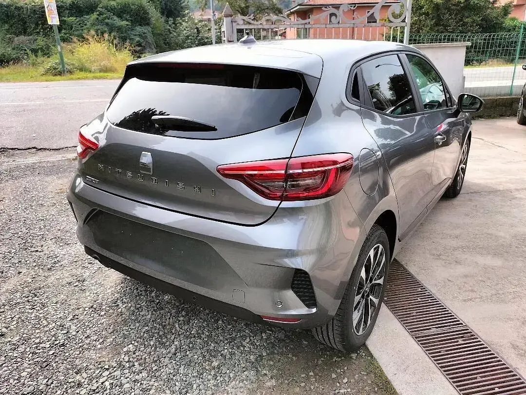 Nuova Mitsubishi Colt Invite 100 CV (73 kW) 2025 Grigio Utilitaria