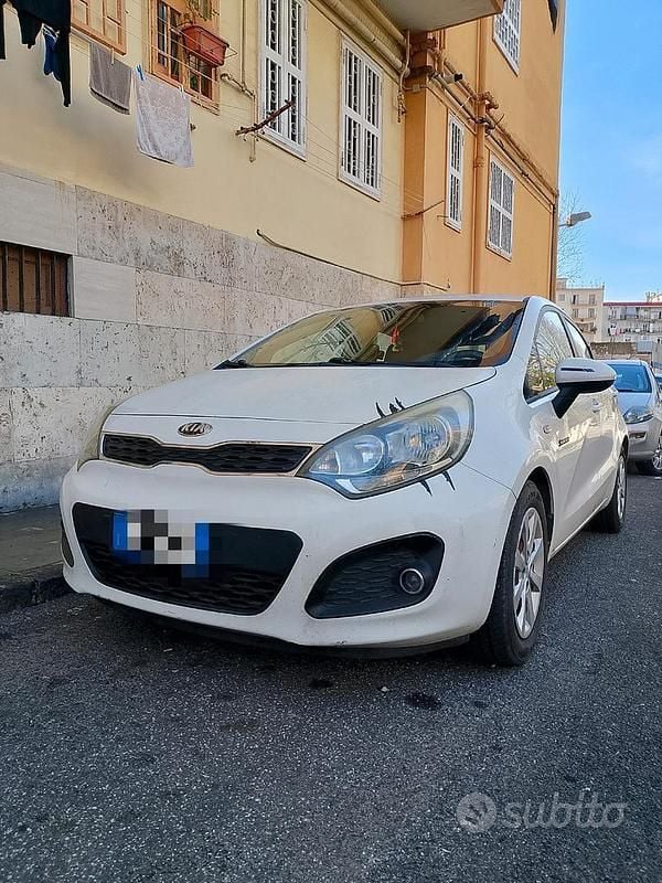 Usata Kia Rio Active 86 CV (63 kW) 2013 Bianco Utilitaria