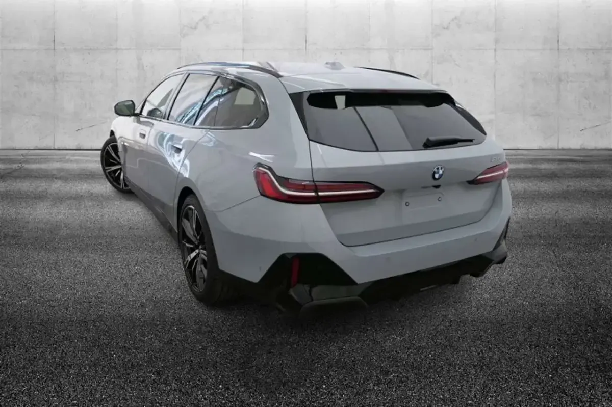 Usata BMW 520 M Sport 197 CV (144 kW) 2025 Grigio Station wagon