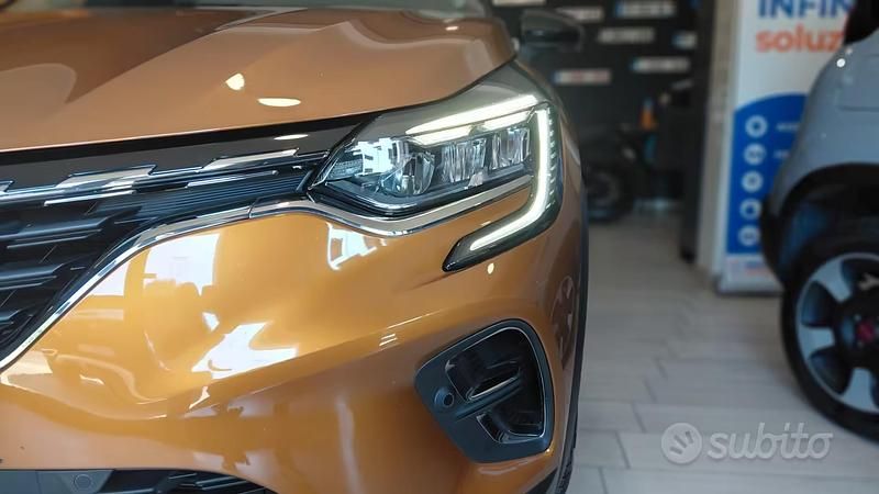 Usata Renault Captur Intens 91 CV (66 kW) 2022 Giallo SUV