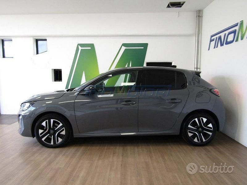 Usata Peugeot 208 Allure 101 CV (74 kW) 2025 Grigio Utilitaria